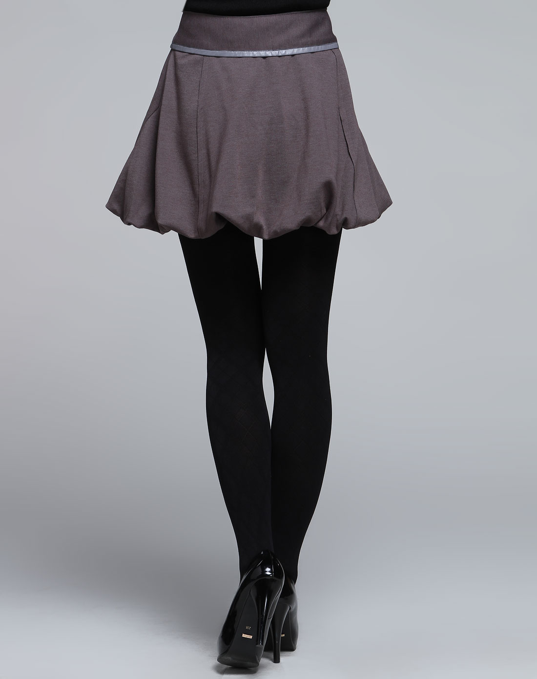 浅灰色百搭时尚休闲半裙