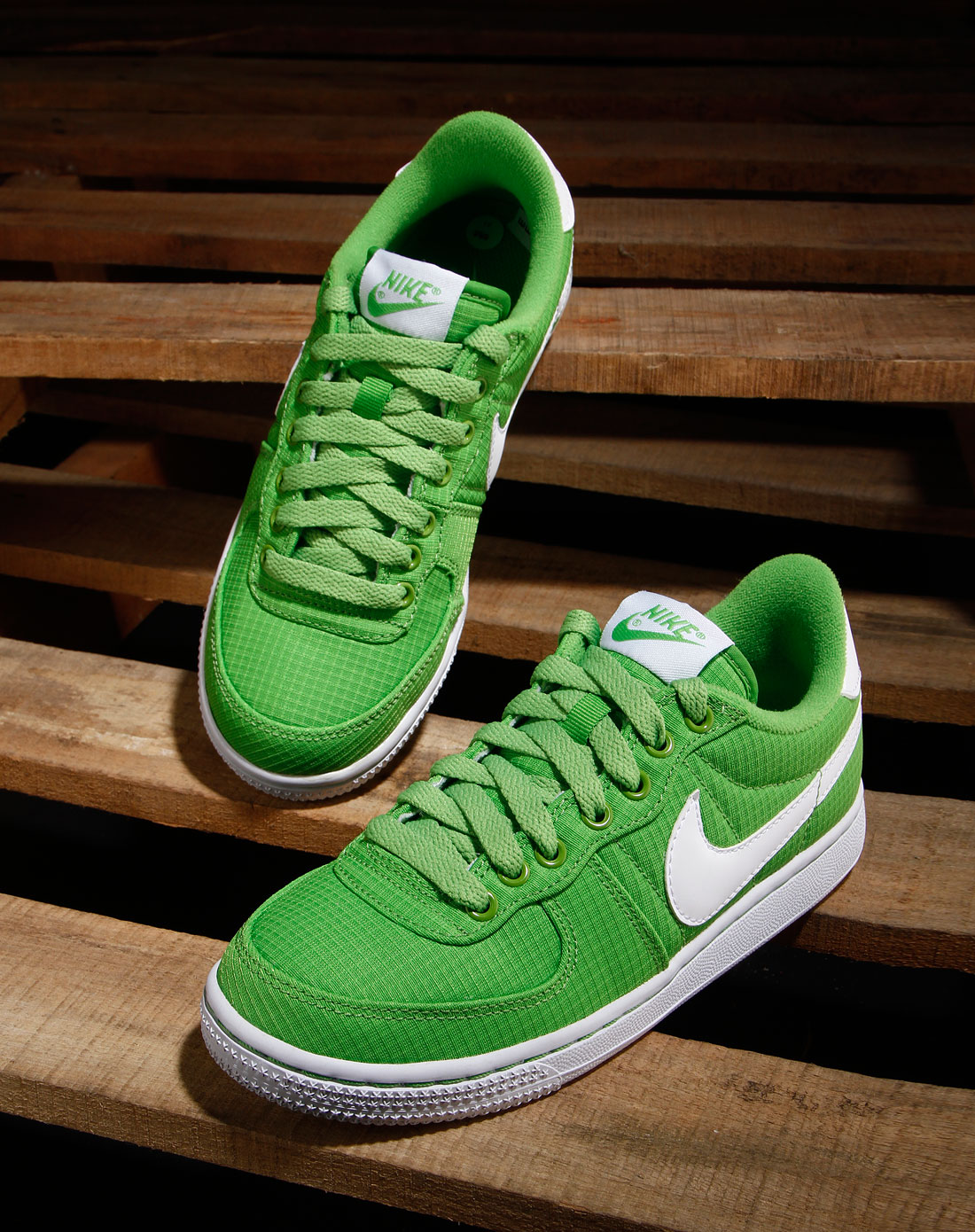 耐克nike女士专场-女款苹果绿/白色绑带时尚运动鞋