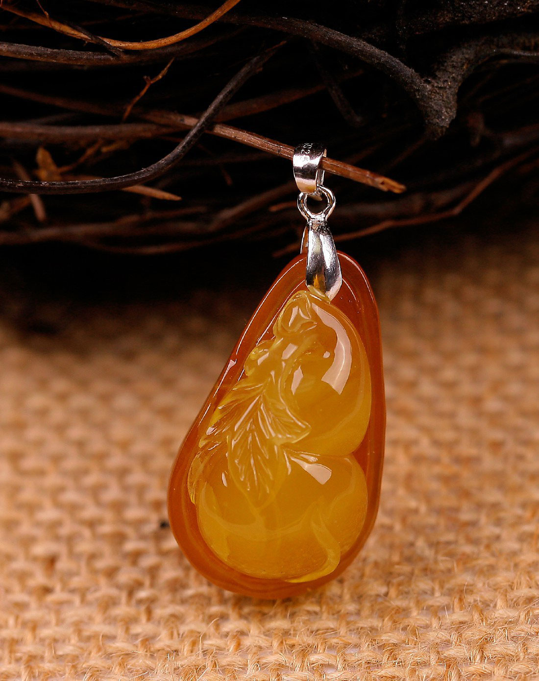 精雕聚财葫芦老蜜蜡吊坠