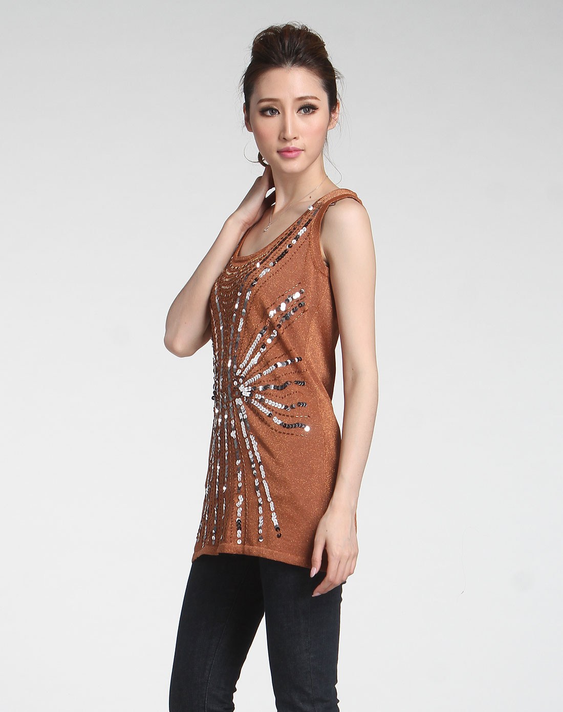 > 金黄色珠片绣圆领无袖针织衫