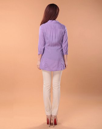 淡紫色长袖衬衣