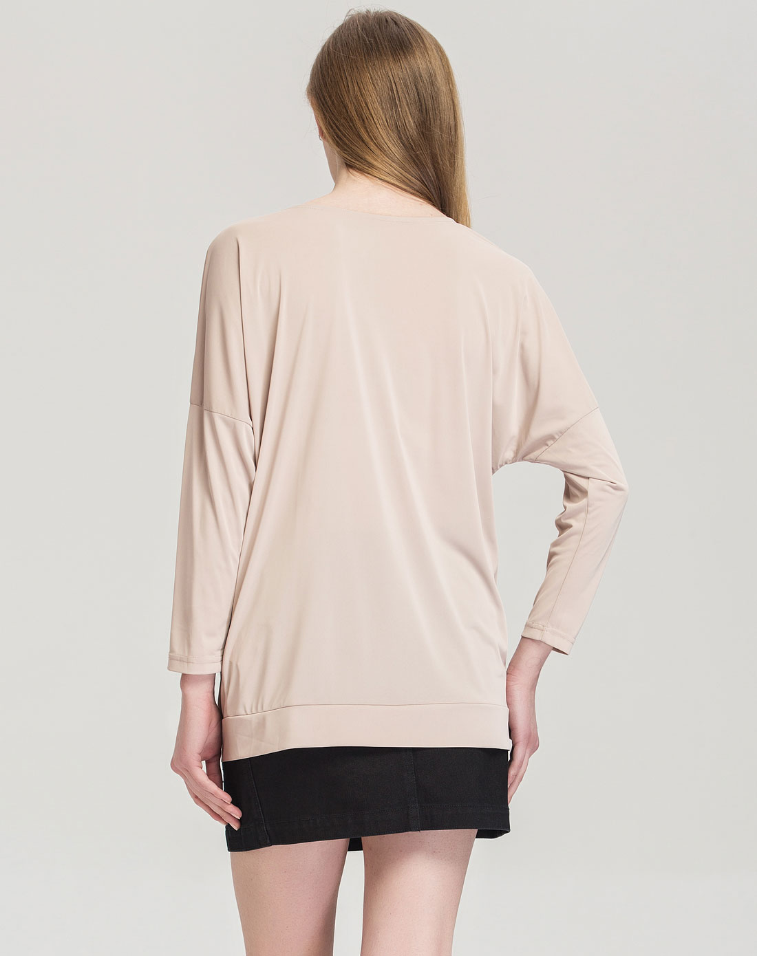 女款浅藕色长袖t恤