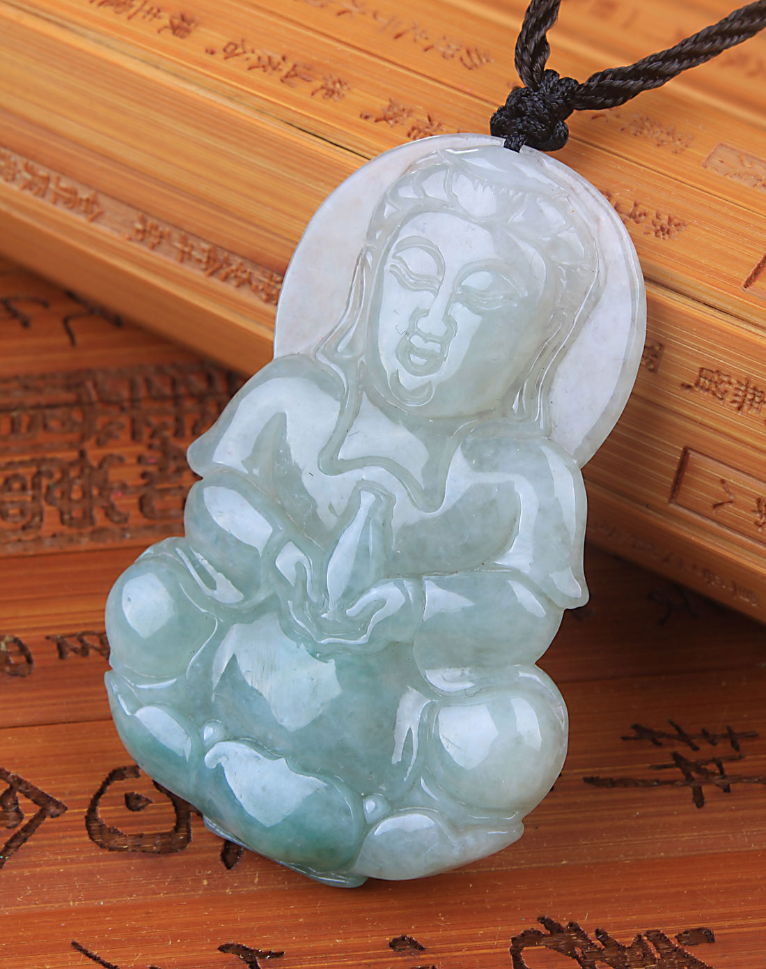 天然翡翠a货豆种观音(权威认证)