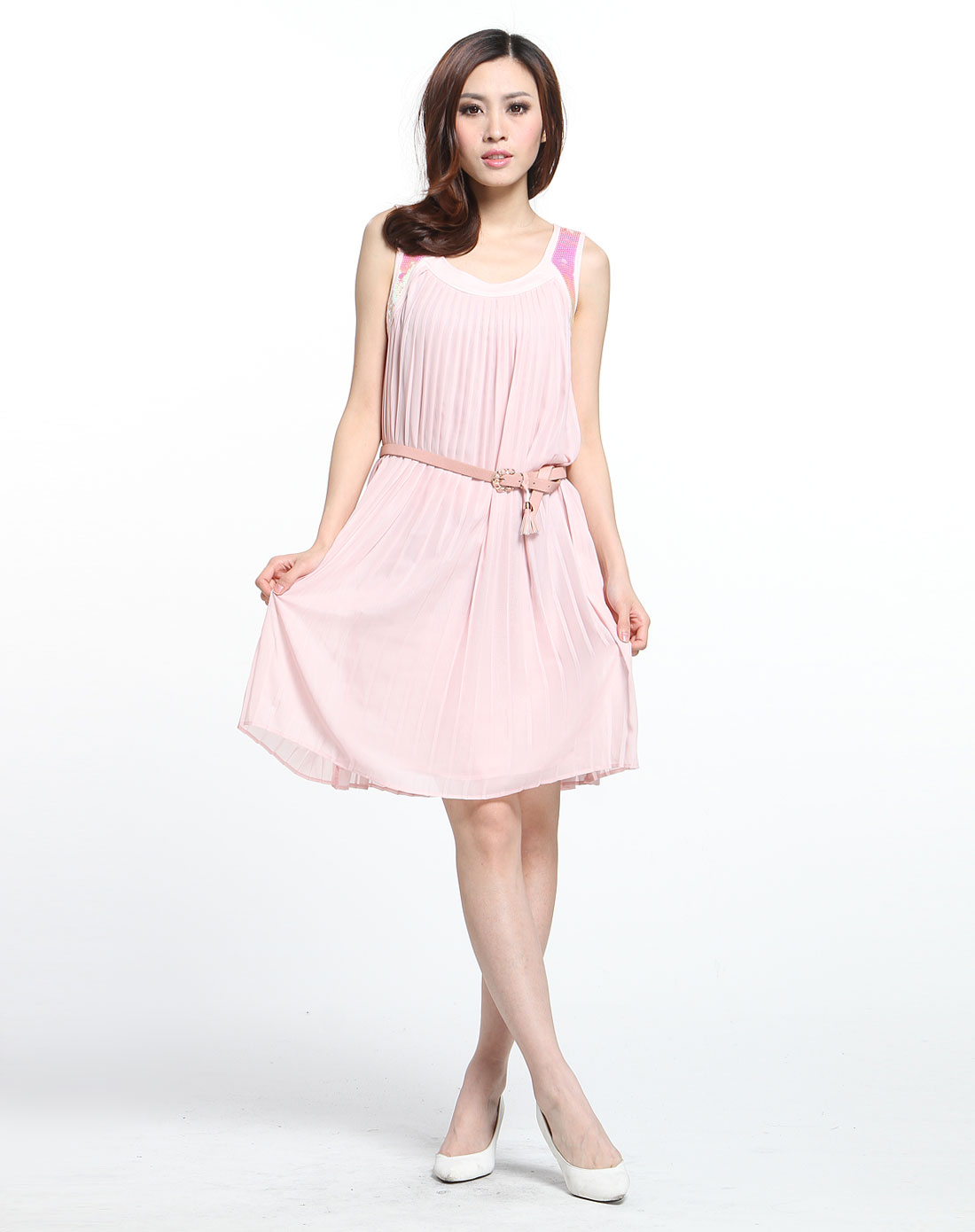 粉红色无袖连衣裙