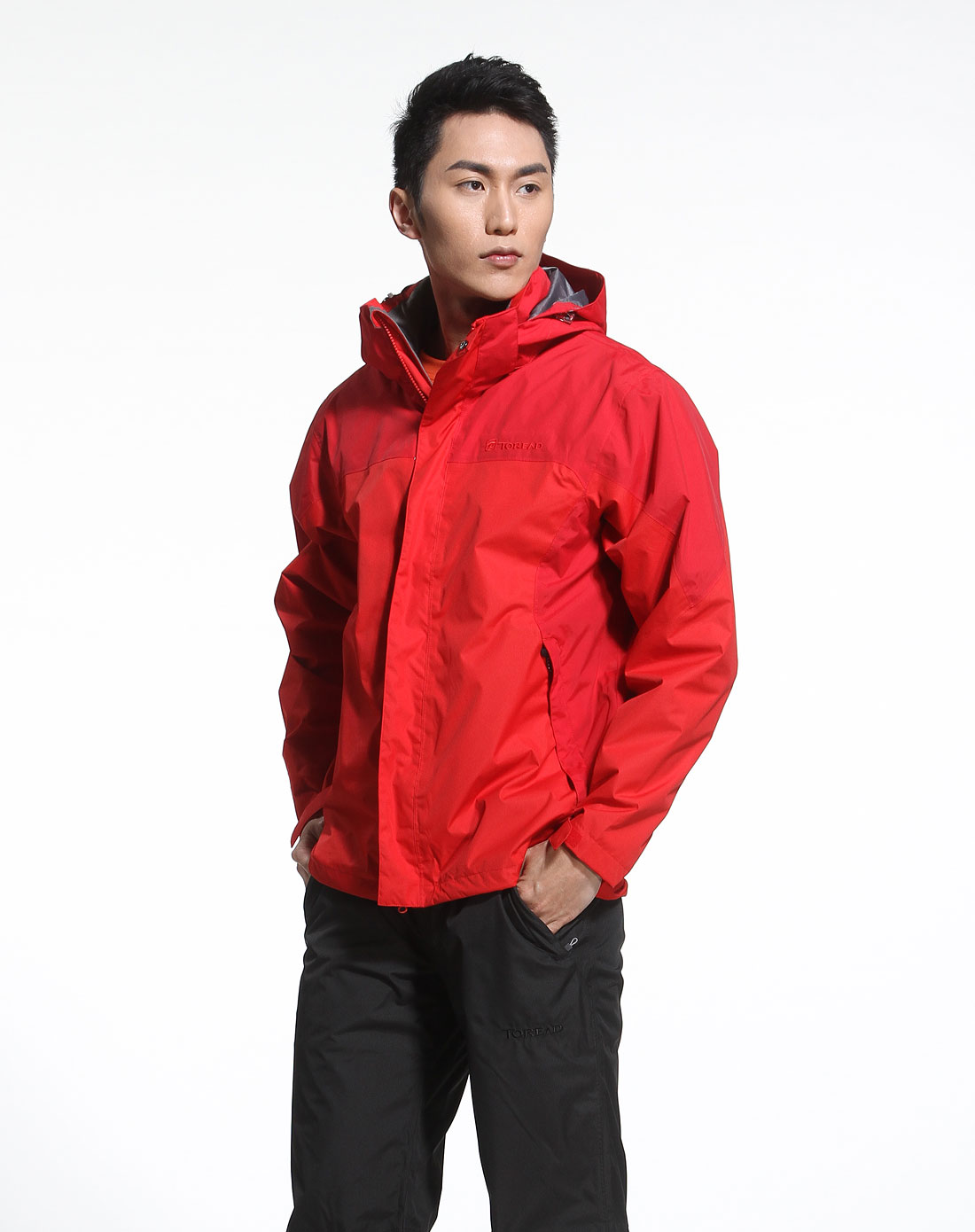 男款大红色连帽长袖冲锋衣